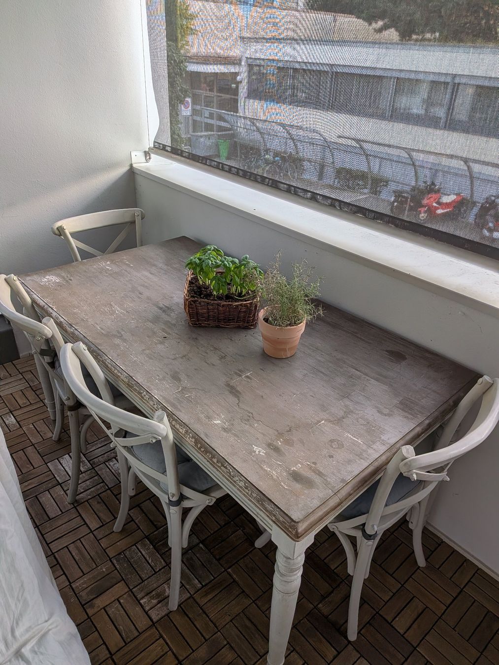 Set di tavolo e panche: Shabby-Chic-Stil Tisch &Stühle – Usato da Zug venduto da Alica