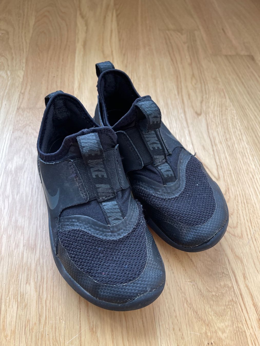 Nike Scarpe per ragazzi: Nike Flex Runner Kinderschuhe, Grösse 28 – Usato da Rapperswil SG venduto da Jule1410 1