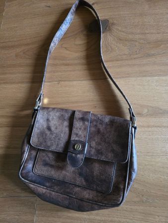 Leder Handtasche Tasche Umhängetasche Modell Gold Pfeil