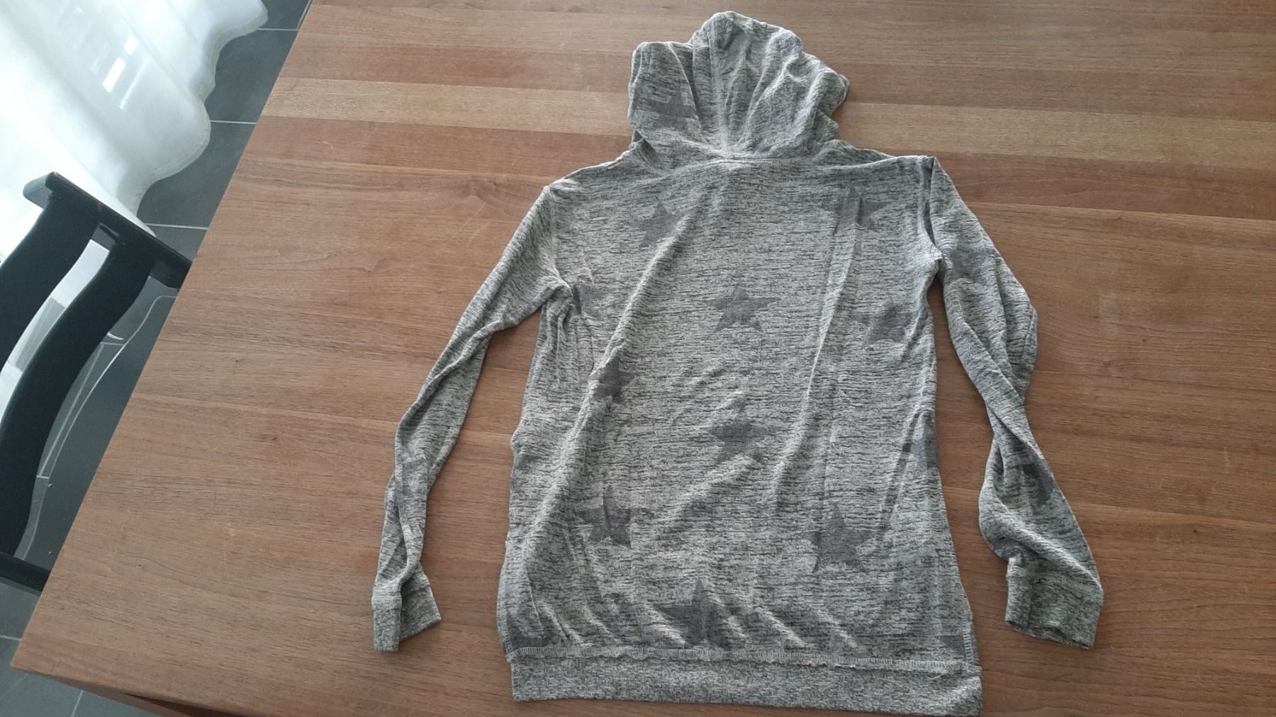 H&M Maglioni & Felpe: Kapuzenpullover Sterne Grösse 158/164 – Usato da Dübendorf venduto da Luuuusmeitli12 3