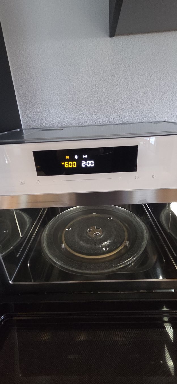 V-Zug Forni: Four à micro-ondes V-Zug Miwell V600 blanc – Usato da St. Silvester venduto da -JeB- 2