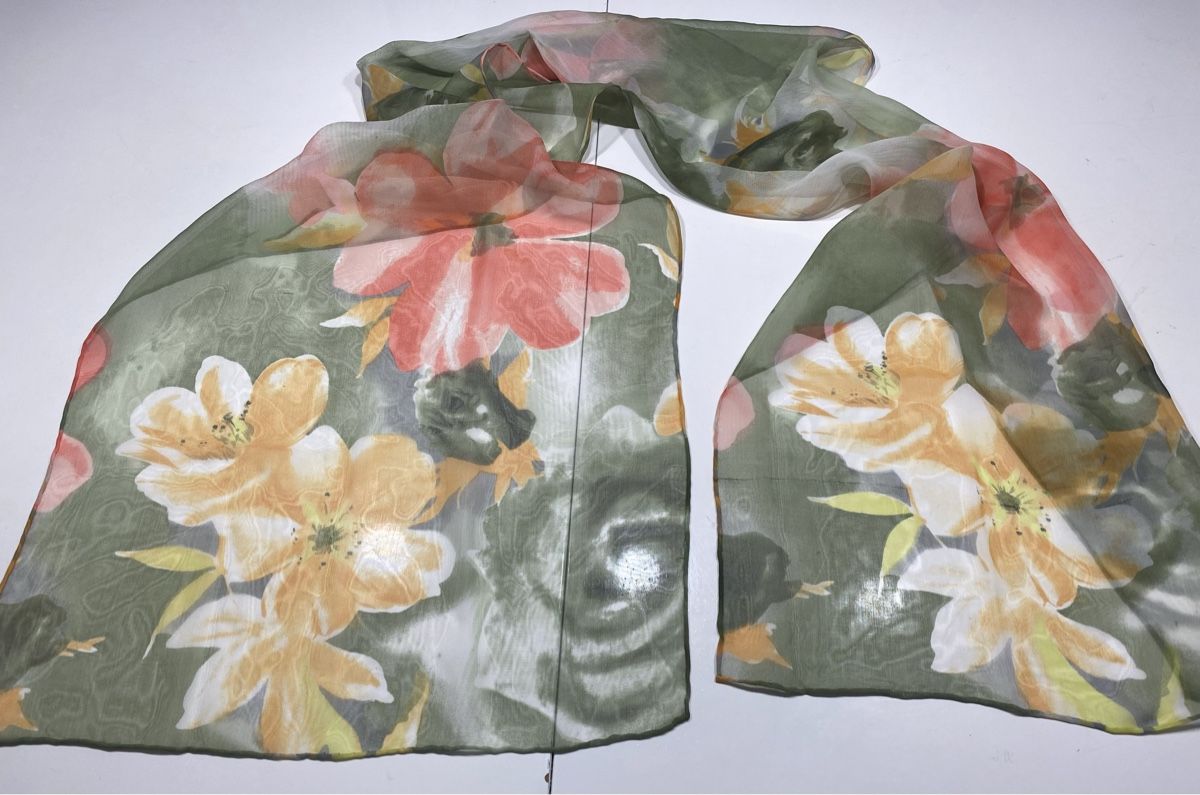 Foulard & Sciarpe: Seiden Schal 🌸 – Usato da Opfikon venduto da Luis144 1