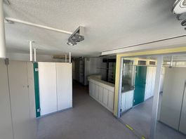 Praxismöbel, Glastüren, Empfang und Einbauten zu verkaufen