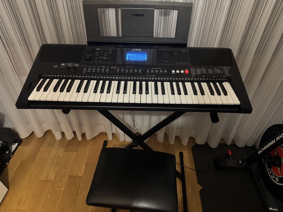 Yamaha Instruments de musique: Clavier Yamaha PSR-E463 - Parfait pour débuter! – D'occasion à Grand-Lancy par ARBERTT