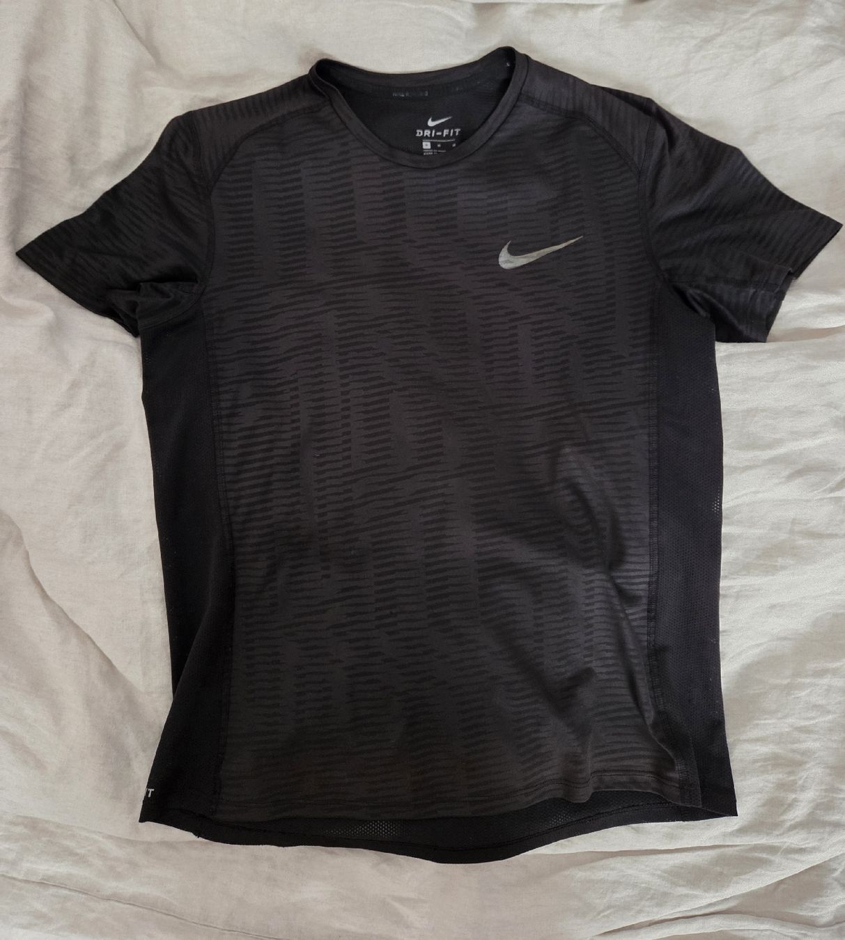 Nike T-shirt: Nike dri-fit sport tshirt – Usato da Bern venduto da leona_rth