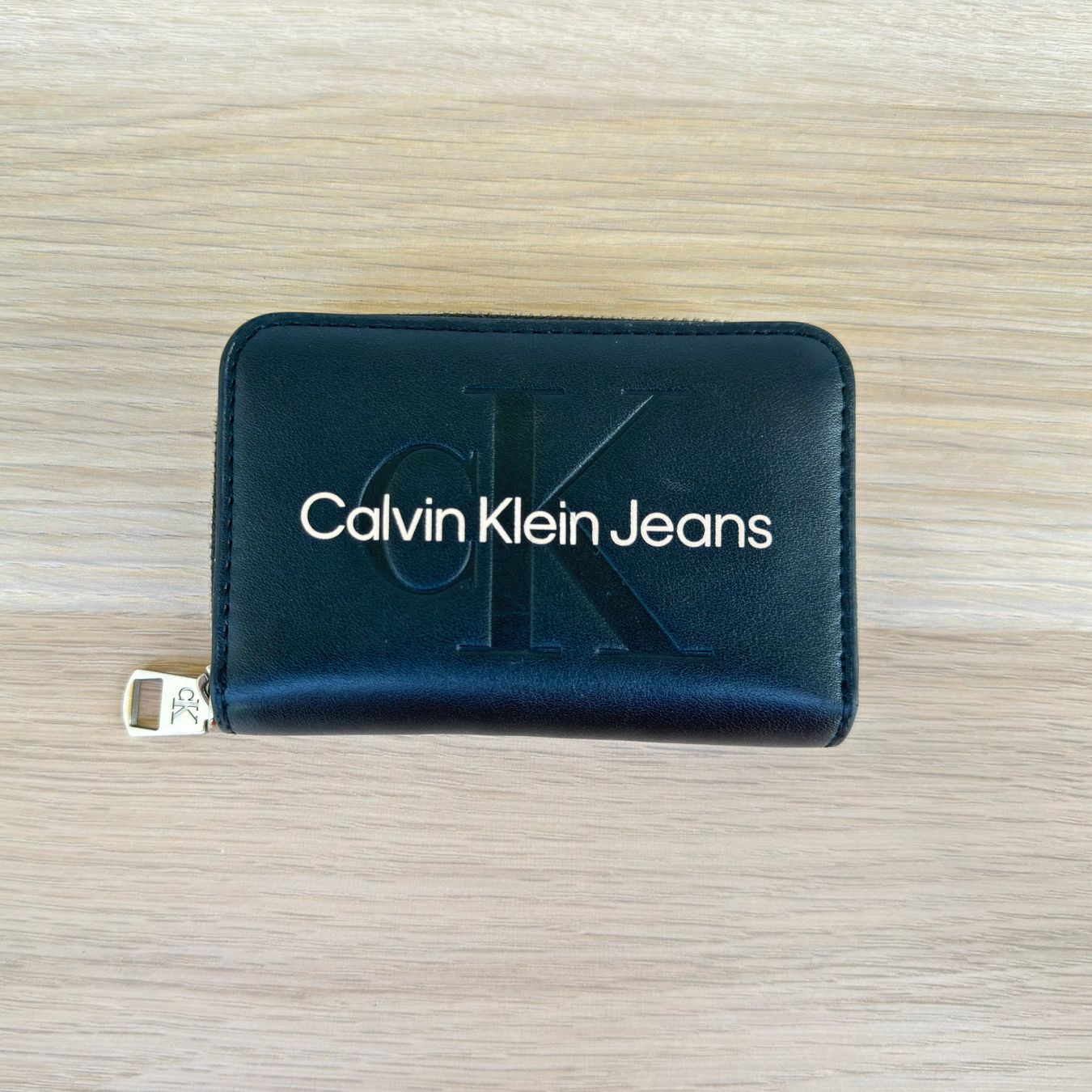 Calvin Klein Portamonete: Portefeuille zippé Calvin Klein Jeans – Usato da Thônex venduto da Suisse.Shopping 5