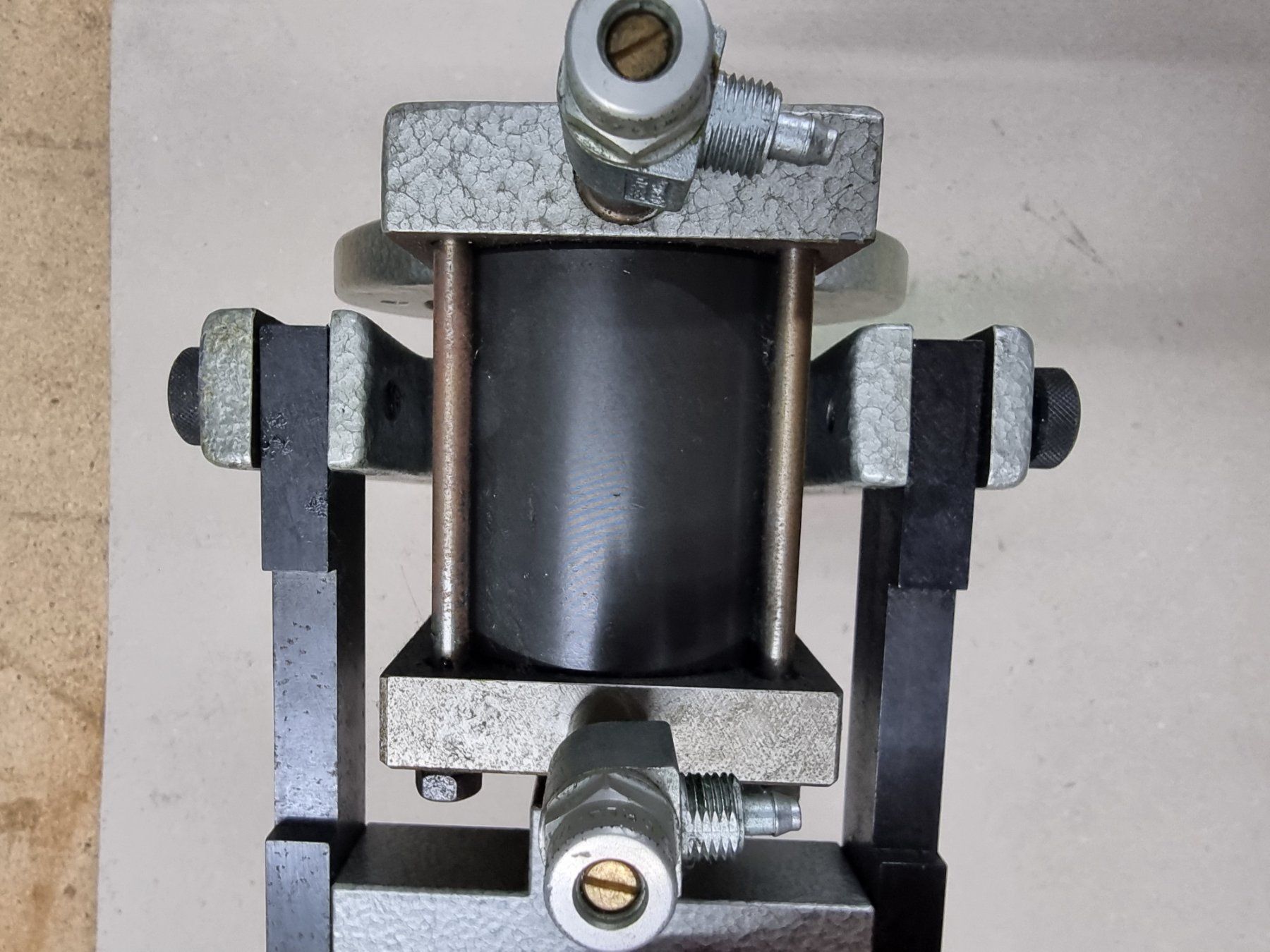 Schaublin Altro per industria metallurgica: Pneumatische Spannvorrichtung W20 – Usato da Zihlschlacht venduto da Fan2002 3