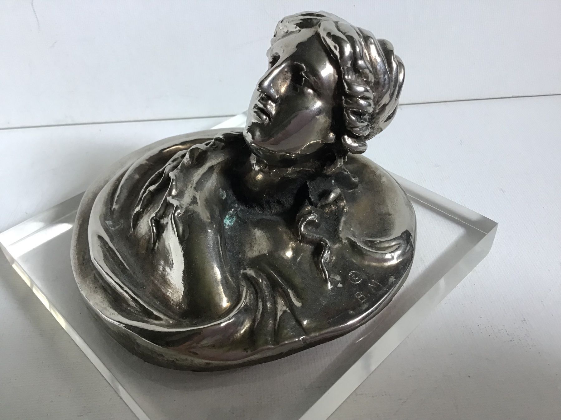 Skulpturen & Statuen: Versilberte, Antike Jugendstil Mädchenbüste Briefbeschwerer – Gebraucht aus St. Gallen von Goldlilly