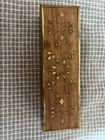Boîte en bois avec décor incrusté laiton état correct