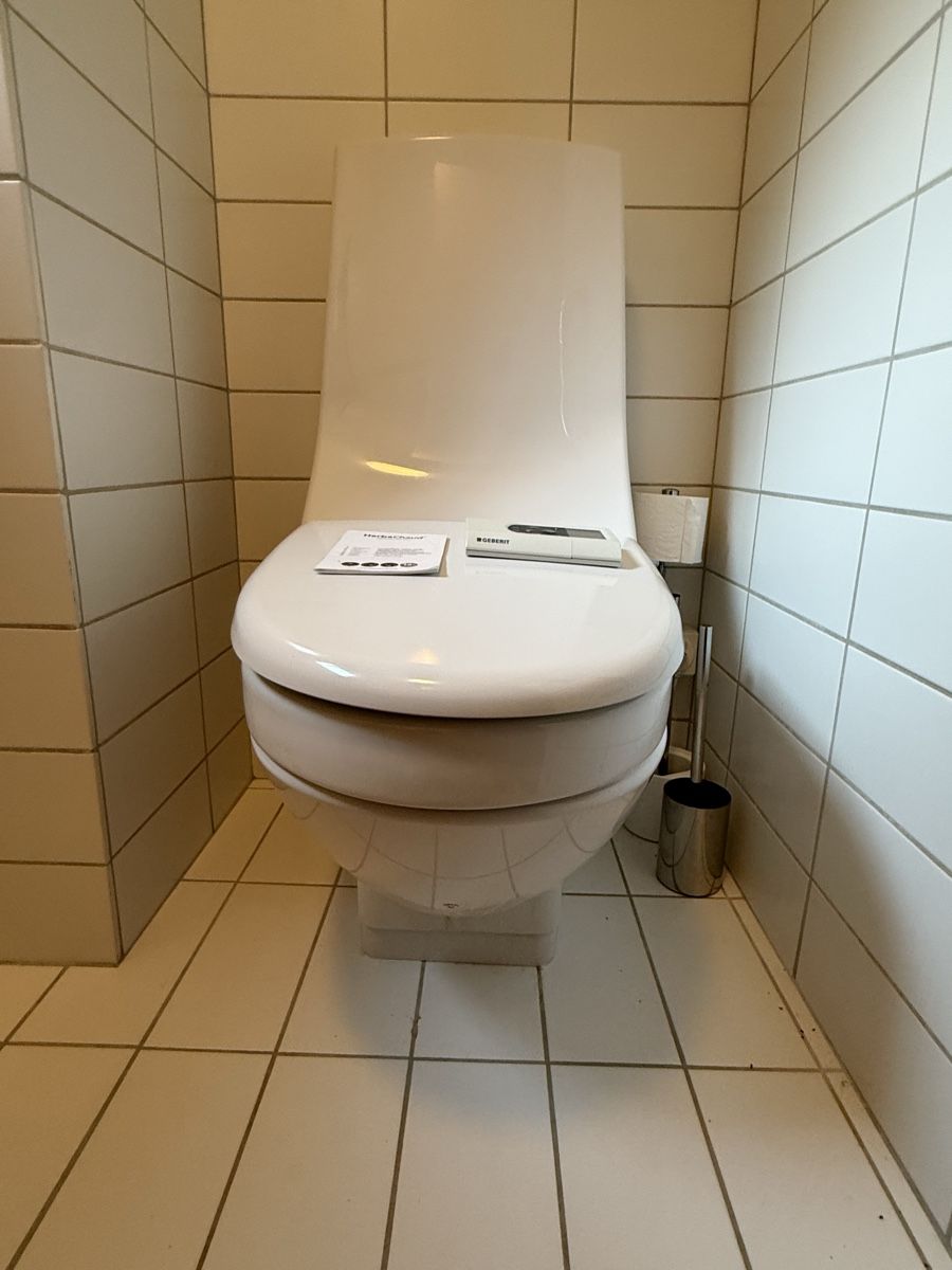 Geberit WC: Geberit AquaClean 8000plus Dusch-WC Weiss – Gebraucht aus Reinach BL von rom_jb5y 1
