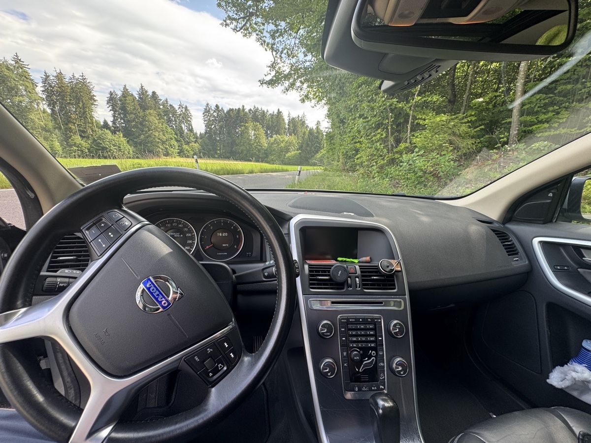 Volvo Automobili: Volvo XC60 D3 AWD Silber - Ocean Race – Usato da Zürich venduto da Jazz4000 1