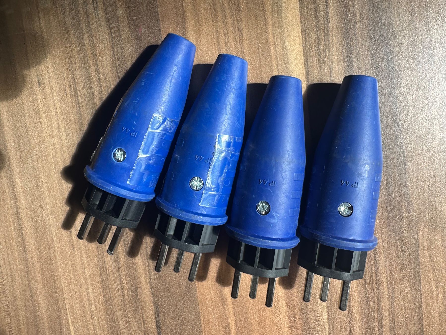 Spine: 4.Stk Stecker T23 Neu – Usato da Huttwil venduto da Bolpa