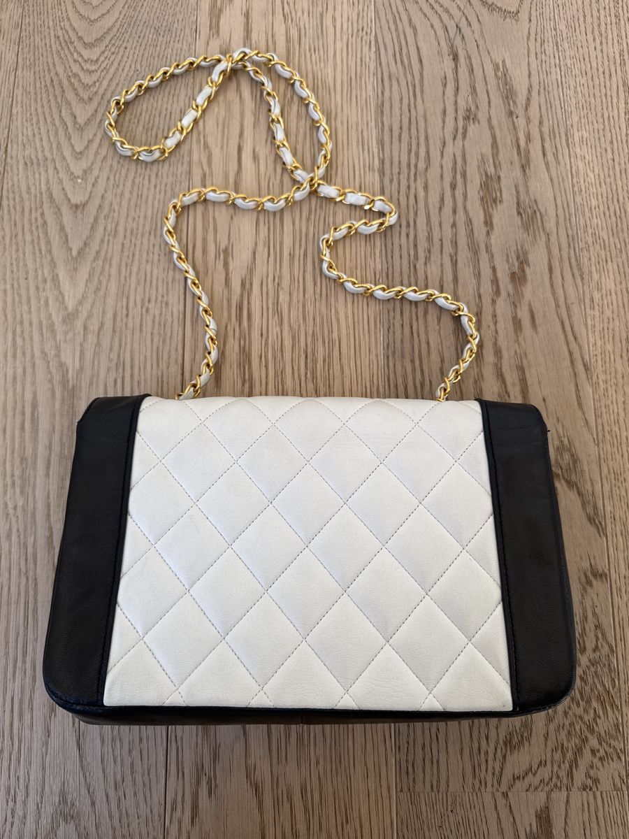 Chanel Taschen für Damen: Chanel Diana Lambskin Medium Single Flap schwarz/weiss – Gebraucht aus Liestal von amaroque 1