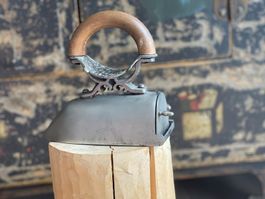 Antikes Bugeleisen - Dekorationsobjekt mit Charme!