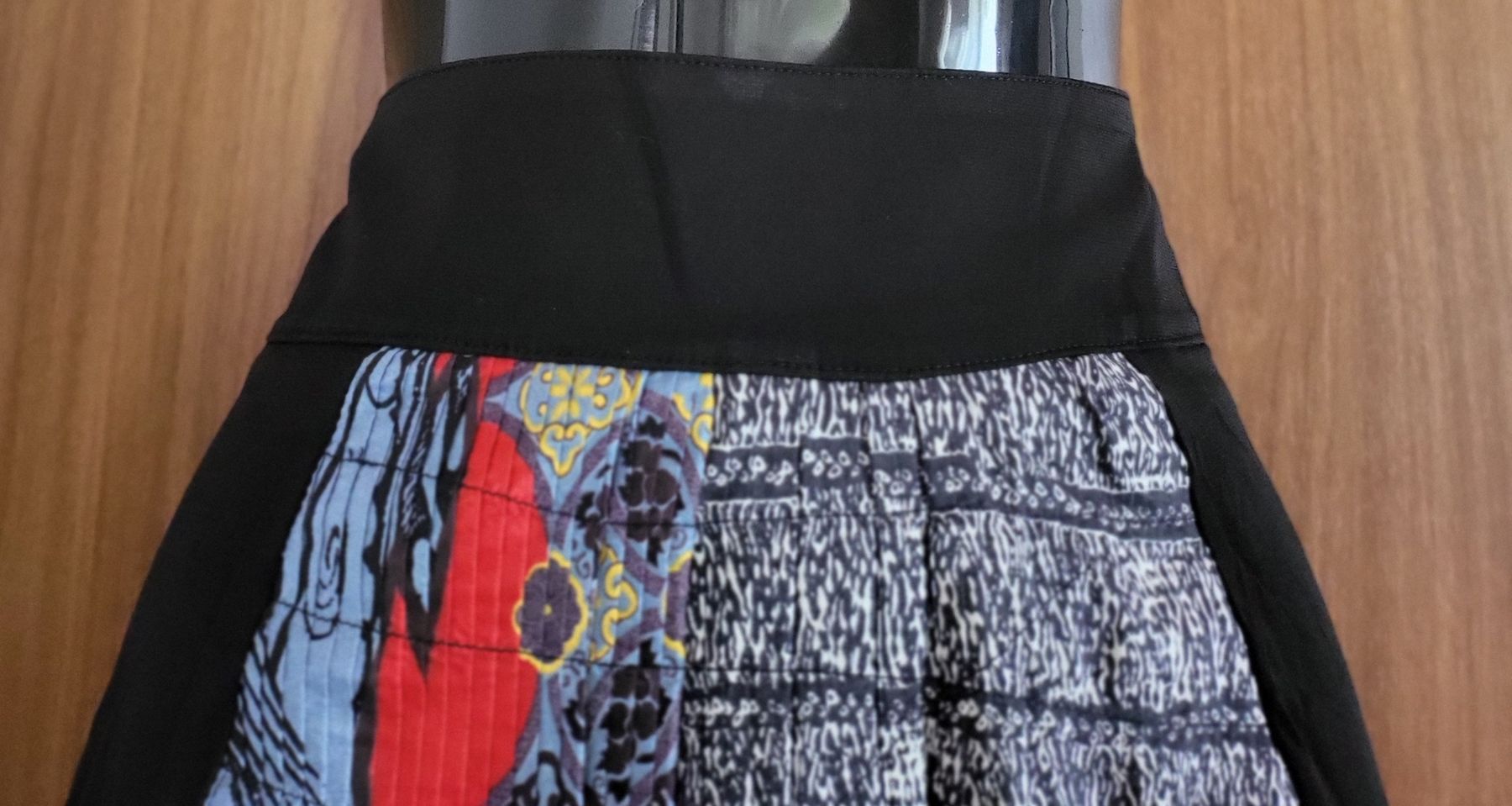 Gonne: Jupe Save The Queen! Taille S, motif original – Usato da Niedergösgen venduto da Eva2410 2