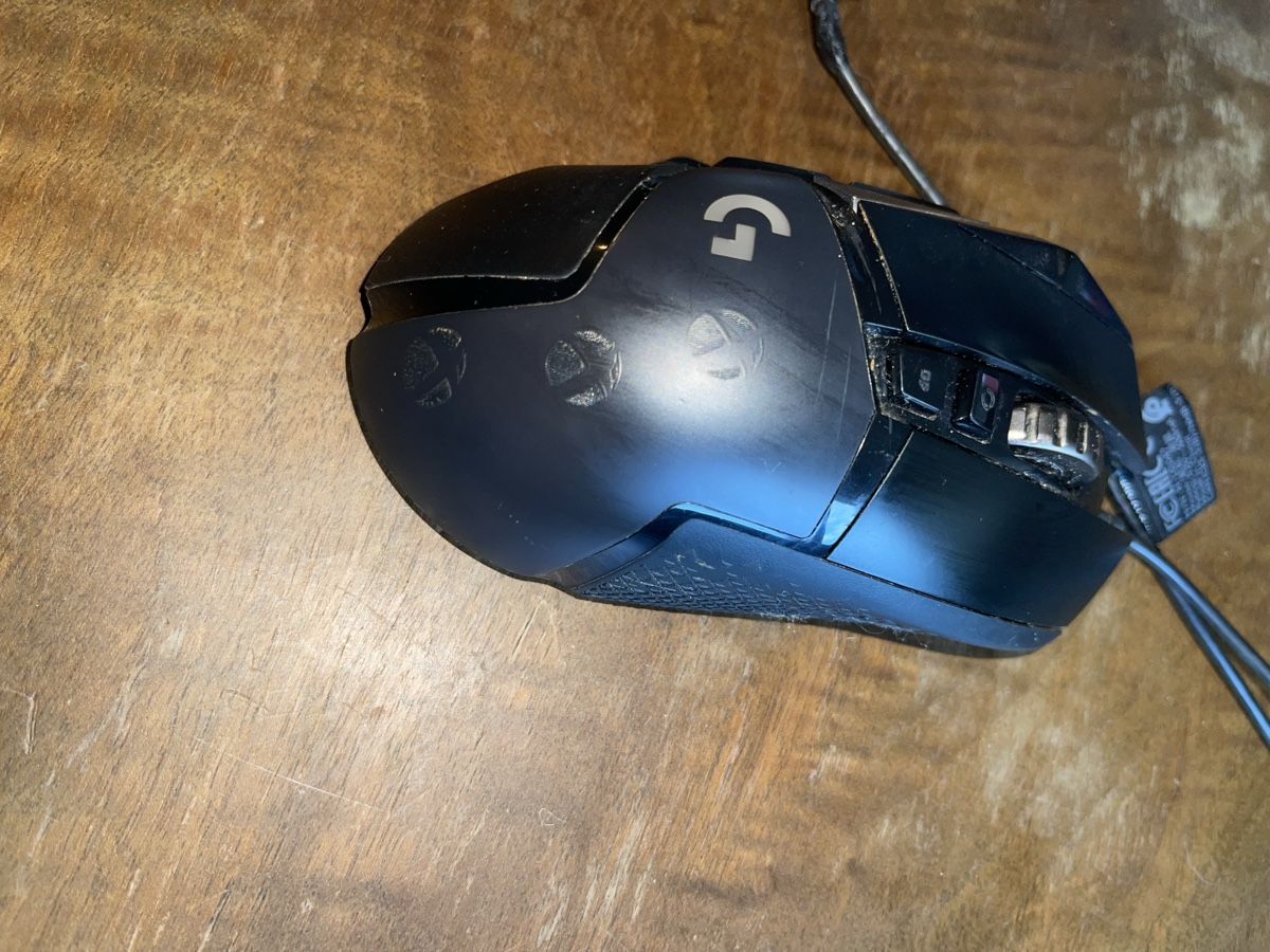 Logitech Souris: Souris Gaming Logitech G502 Noir État d'usage – Défectueux à Genève par Yasasa 1