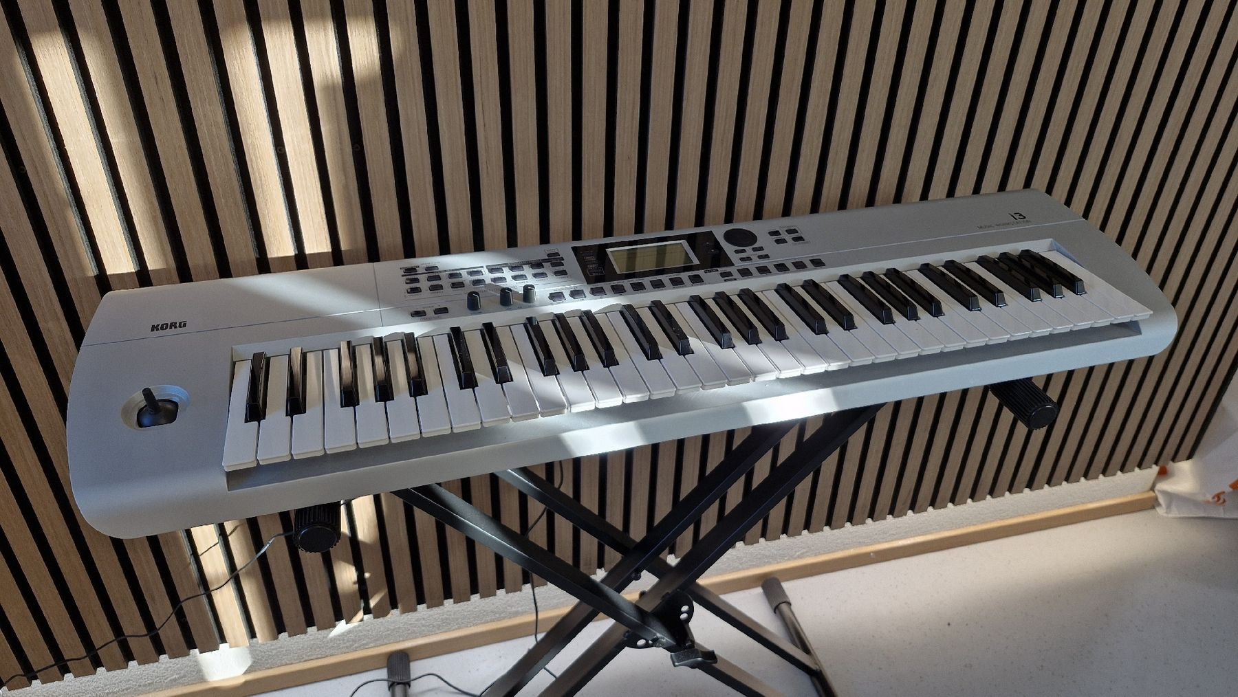 Korg Instruments de musique: Korg i3 Workstation inklusive Ständer und Pedal – D'occasion à Zürich par jak_6m6k 2
