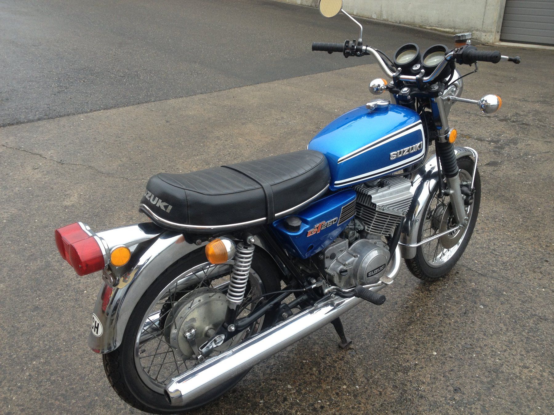 Suzuki Strada: Suzuki GT 250 Veteran – Usato da Rickenbach LU venduto da Hulibu 1