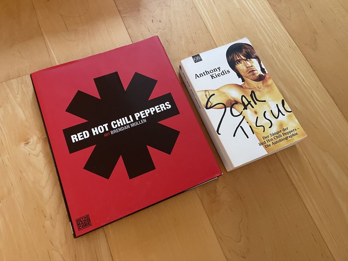Libri: Red Hot Chili Peppers, 2 Bücher – Usato da Maienfeld venduto da formdok