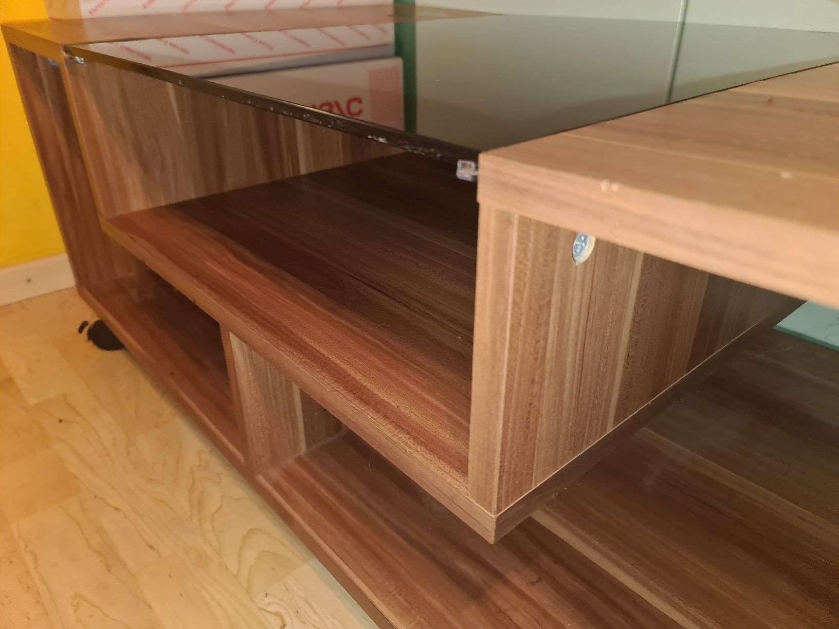 Tables: Wohnzimmer Möbel Couch / Sofa - Tisch mit Glasplatte – D'occasion à Dintikon par Vexi