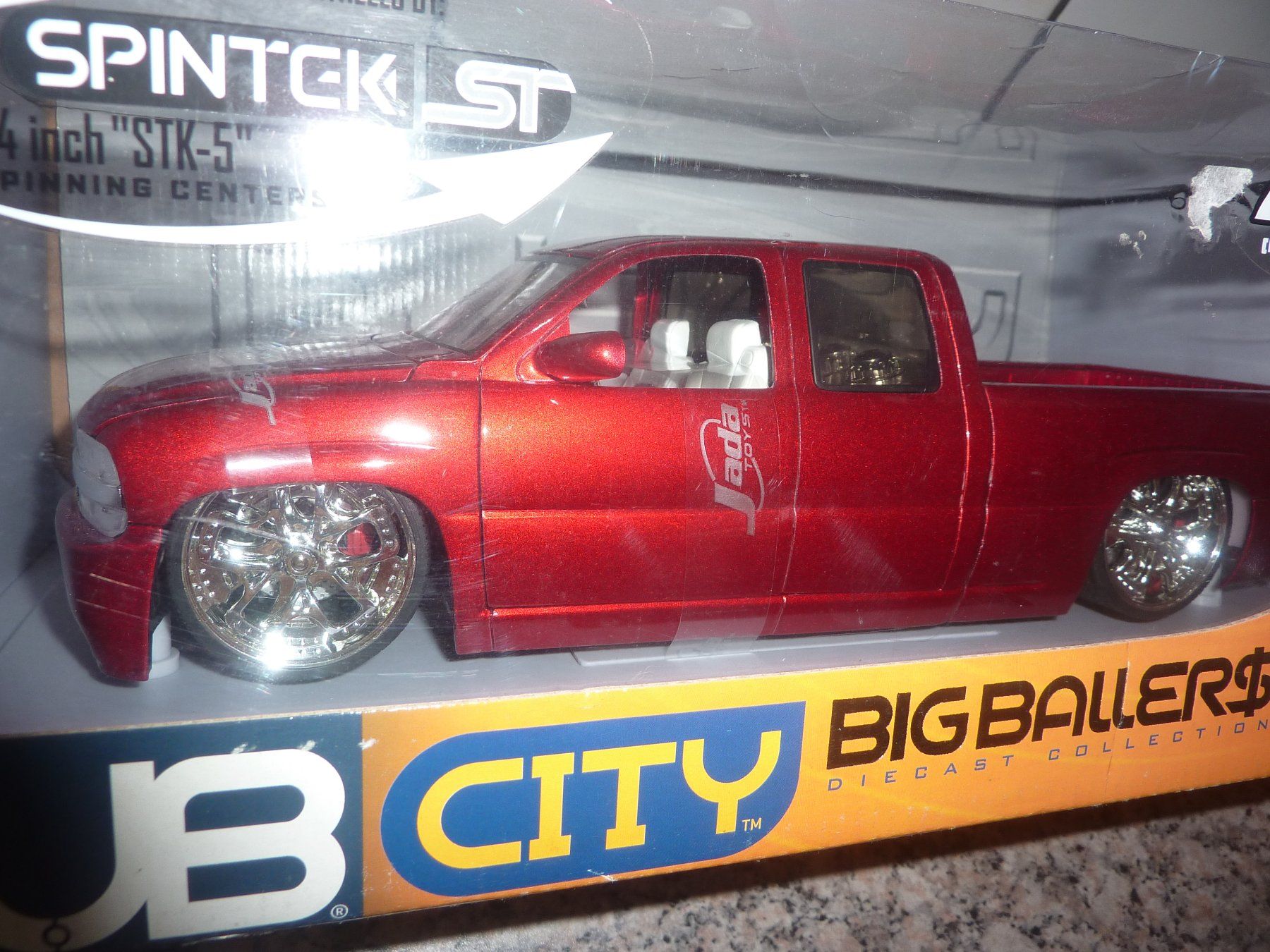 Jada Toys Modellini d'auto: CHEVY SILVERADO – Nuovo e nell'imballaggio originale da Balsthal venduto da bouteliee 1