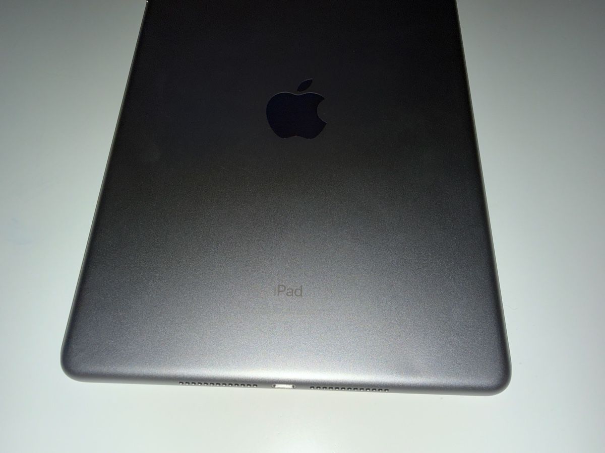 Apple Tablet PC: iPad 6th Generation 128 Go – Usato da Cernier venduto da Kairjo 2