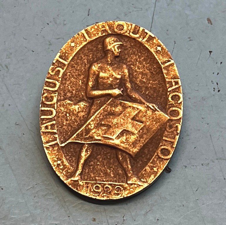 Swiss Plaketten & Abzeichen: 1 . Augustabzeichen 1929 – Gebraucht aus Obernau von Wgnom