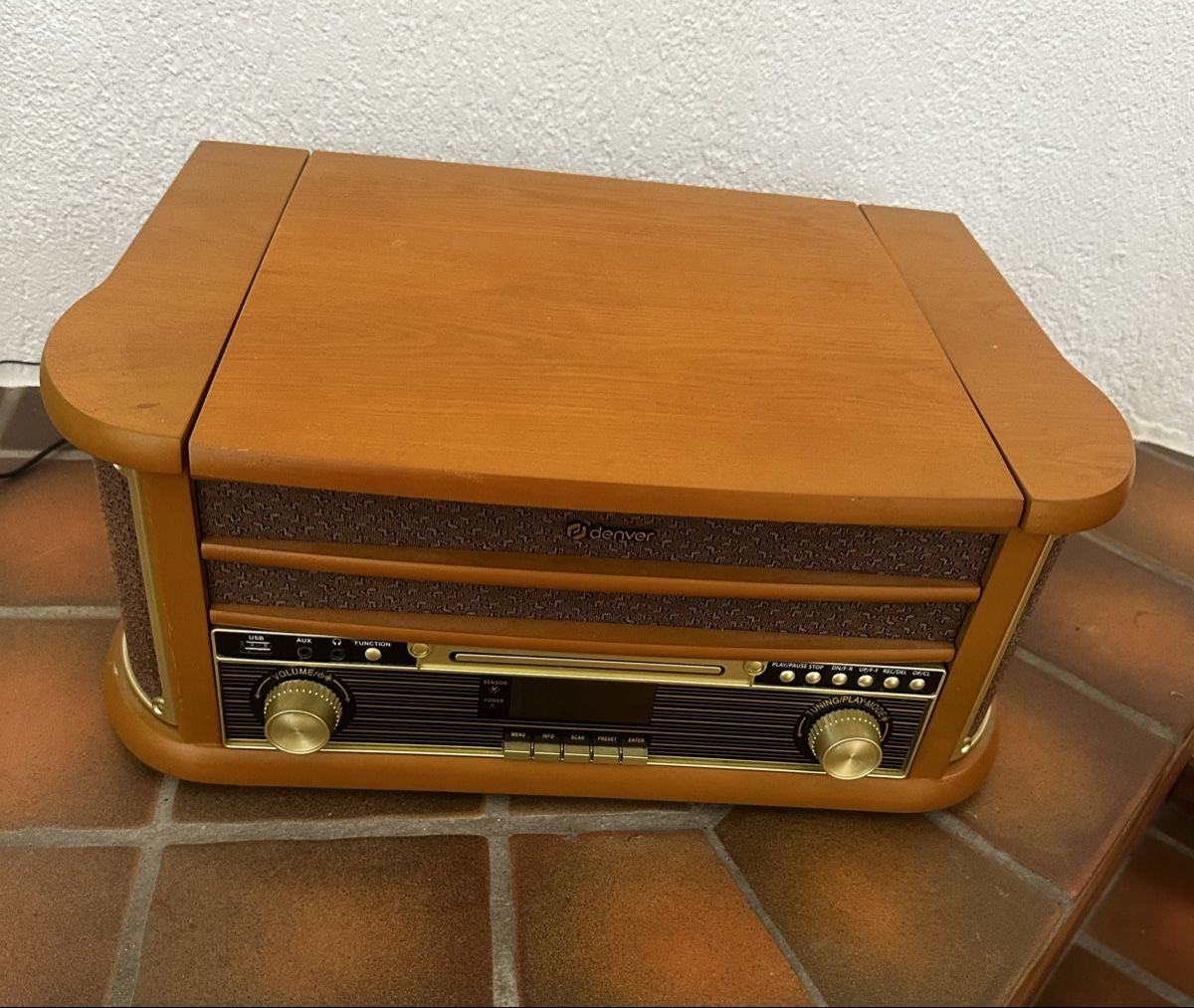 Lettore multimediale & Streamer: Denver Nostalgia Record Player with CD Player & Radio – Usato da Brig venduto da san_jd7m 1