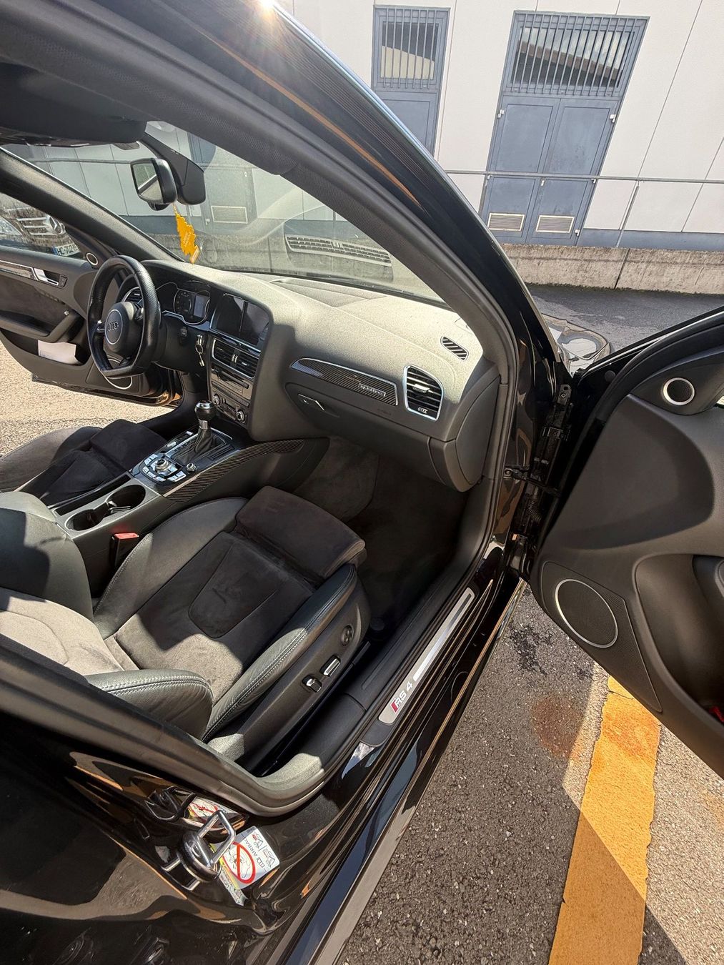 Audi Autos: Audi rs4 – Gebraucht aus Yverdon-les-Bains von car_9d5f 3