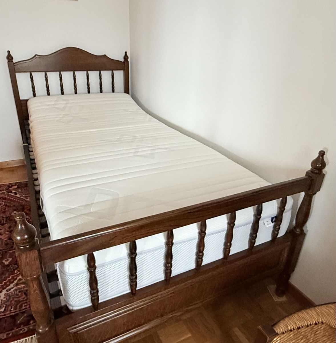 Tables de nuit: Cadre de Lit ancien + 2 tables de nuit – D'occasion à Plan-les-Ouates par val_c6z7