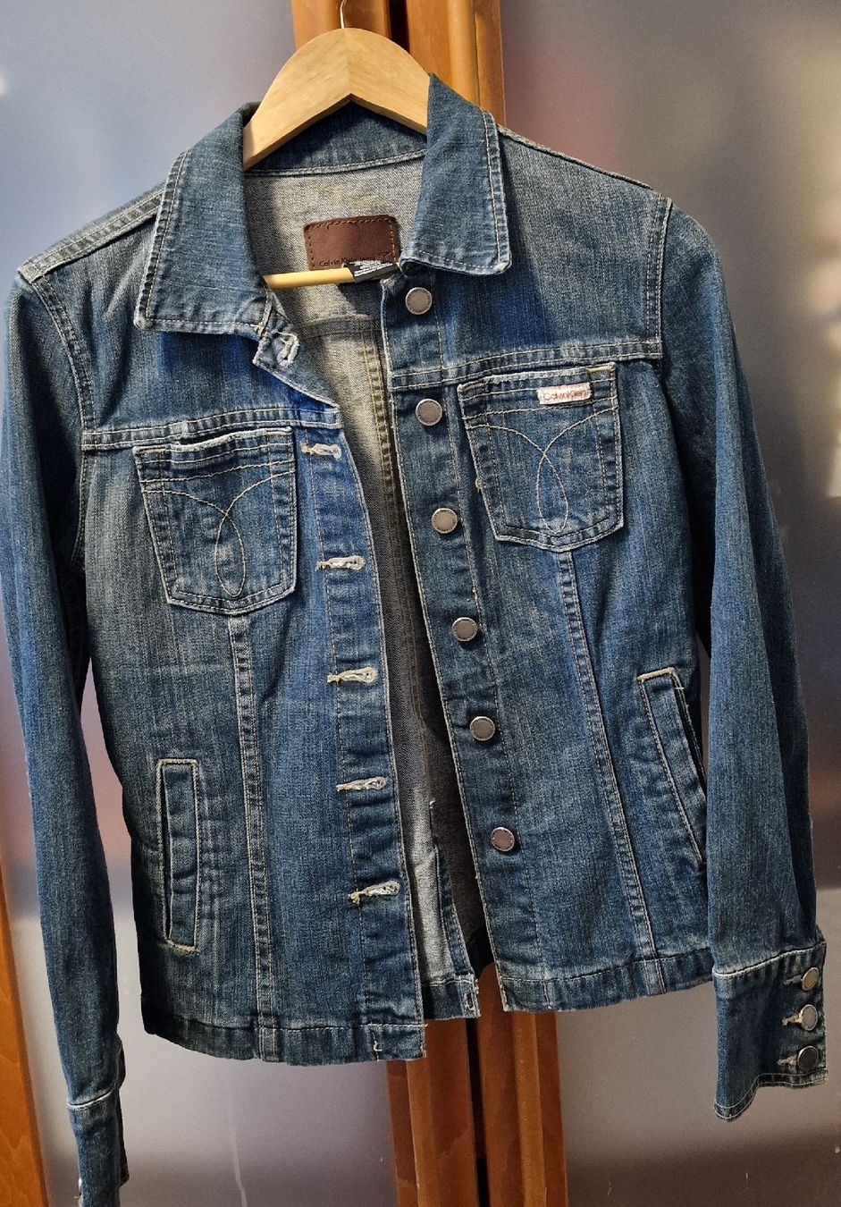 Calvin Klein Jacken: Calvin Klein Denim Jacket - Women's Size S – Gebraucht aus Muri AG von yzh_v2k9
