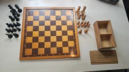 Holz-Schachspiel Staunton, mit Mühlebrett und Holzkasten