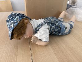 Puppe mit Trachtenhosen und Mütze guter Zustand