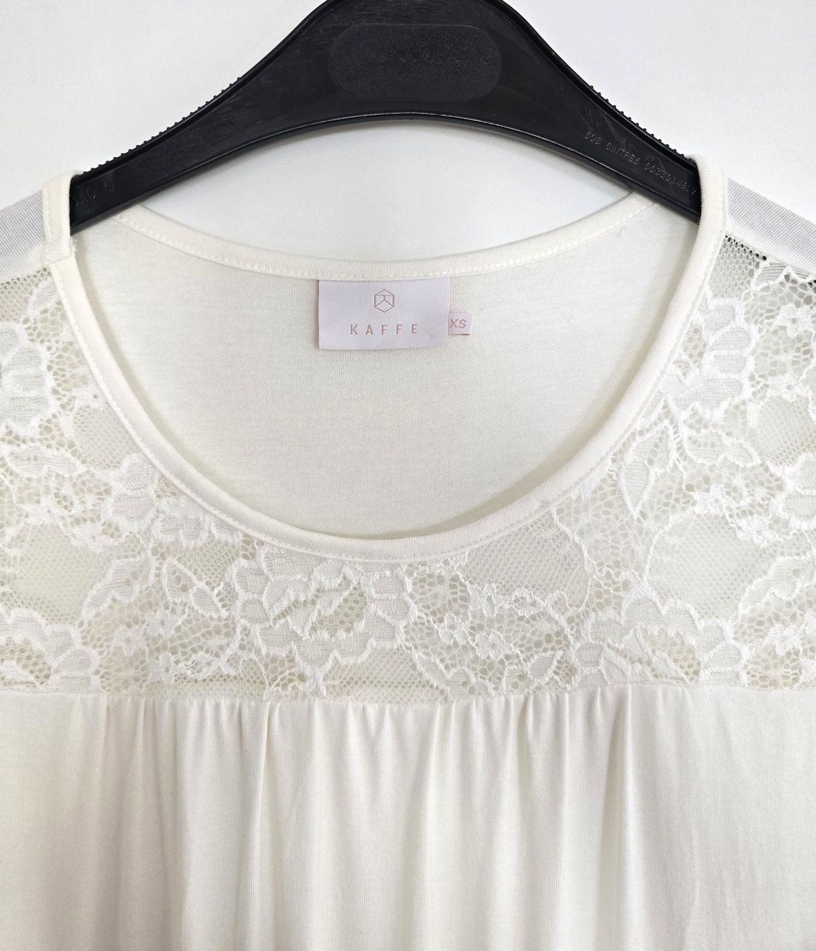 Camicette: KAFFE Damen Bluse mit Spitze Grösse XS - Offwhite – Usato da Oetwil an der Limmat venduto da dhantal 1