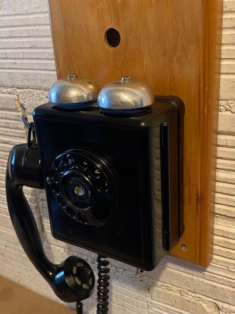 Telefone: ALTES WANDTELEFON – Gebraucht aus Chur von silbermon 3