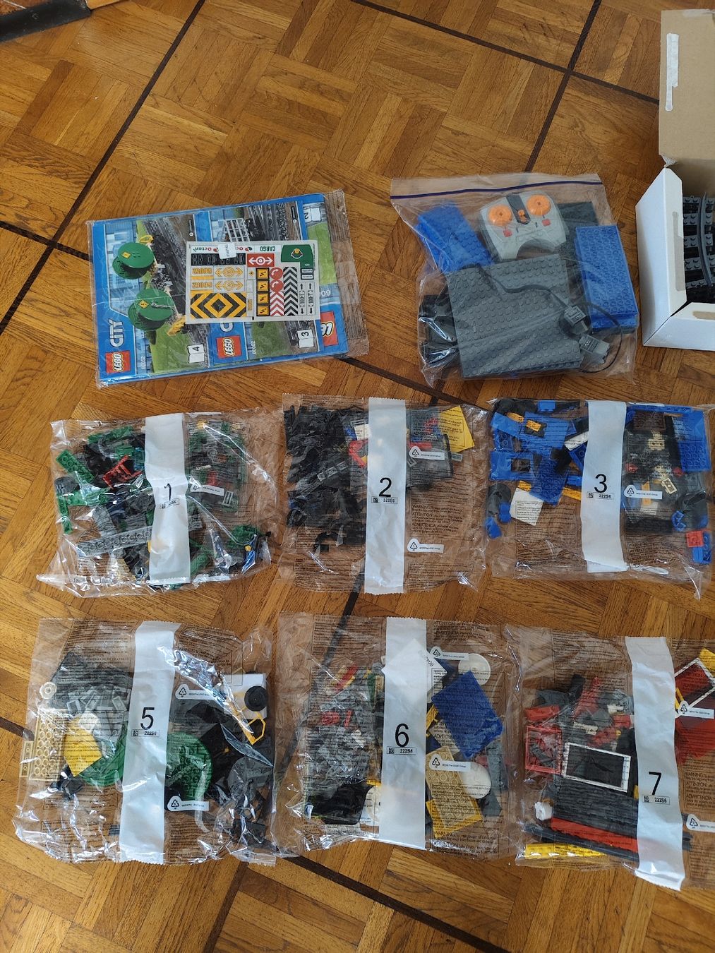 Lego Kit di costruzioni: Lego City 60052: Cargo Train – Usato da Chambésy venduto da Clocloxxx 3