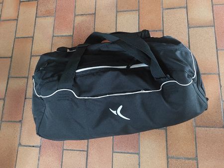 Schwarze Sporttasche neuwertig!