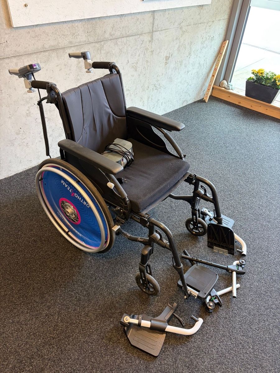 Sedie a rotelle: Rollstuhl inklusive motor – Nuovo (secondo la descrizione) da Konolfingen venduto da Hereselfe