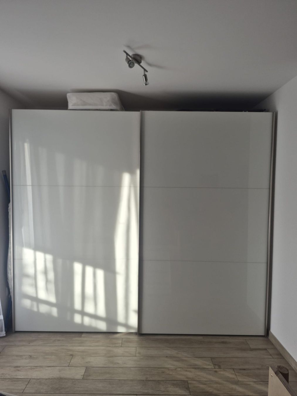 Armadi: Sehr grosser Kleiderschrank. – Usato da St. Gallen venduto da hanschpi