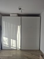 Sehr grosser Kleiderschrank.