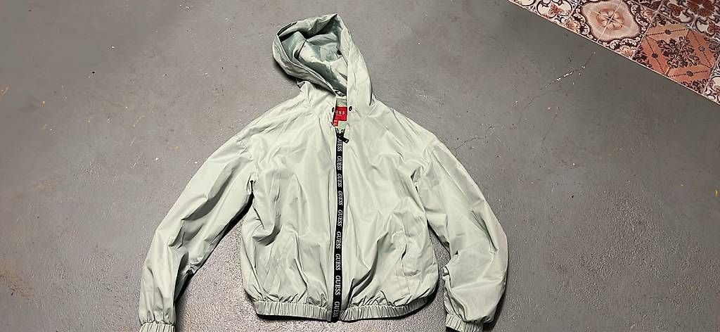 Guess Giacche: Guess feine Jacke – Usato da Untersiggenthal venduto da Ludwiga1