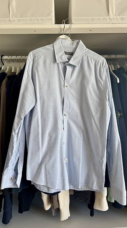 Hemden: Hemden Grösse M/L – Gebraucht aus Liebefeld von BernVerkaufAnkauf 2