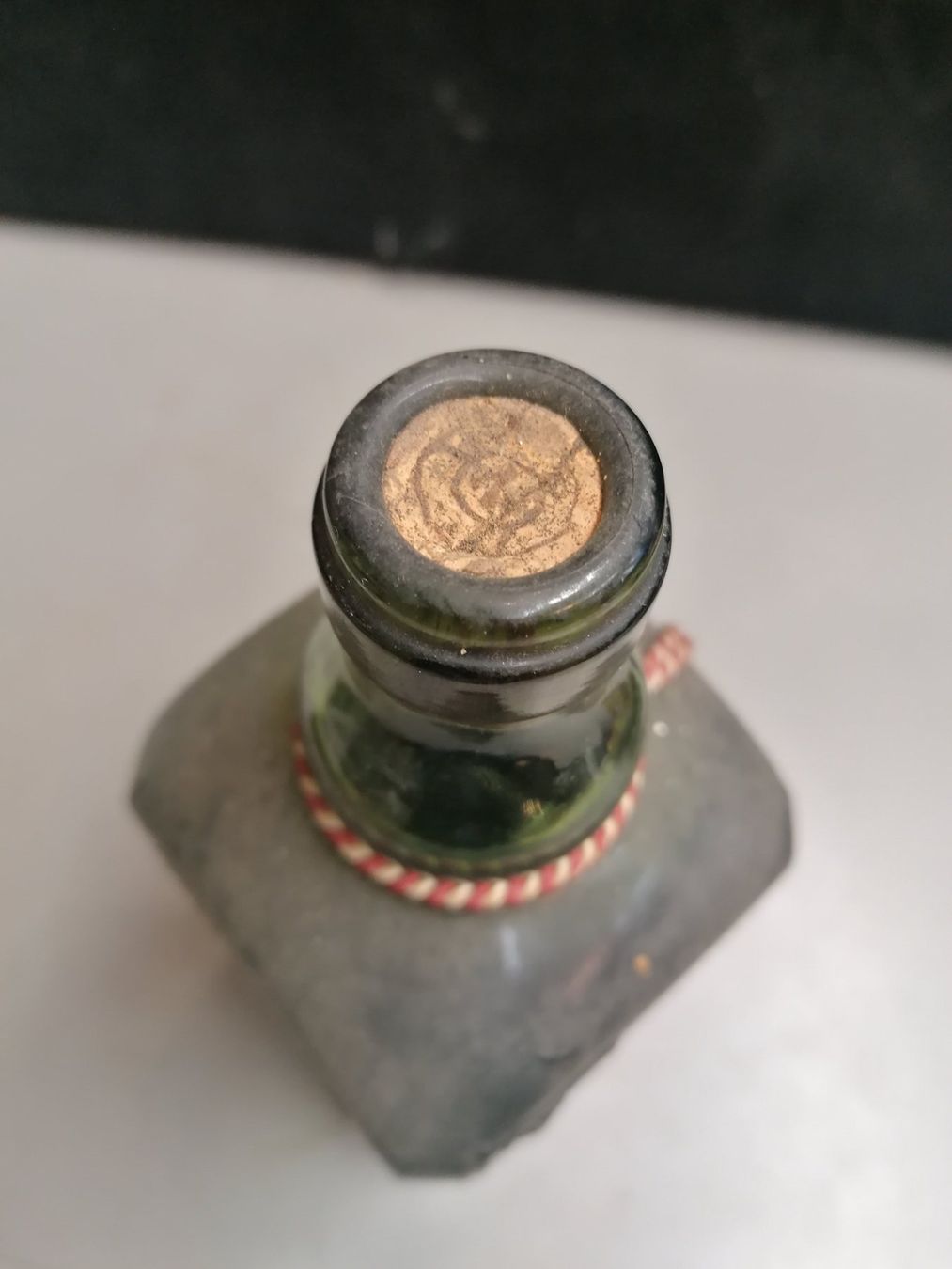 Spirituosen: EAU DE VIE PRUNEAUX DE BÂLE – Neu und originalverpackt aus Genève von Leboucheoreilles 7
