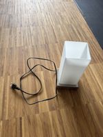 Tischleuchte weiss quadratisch Holzfuss guter Zustand
