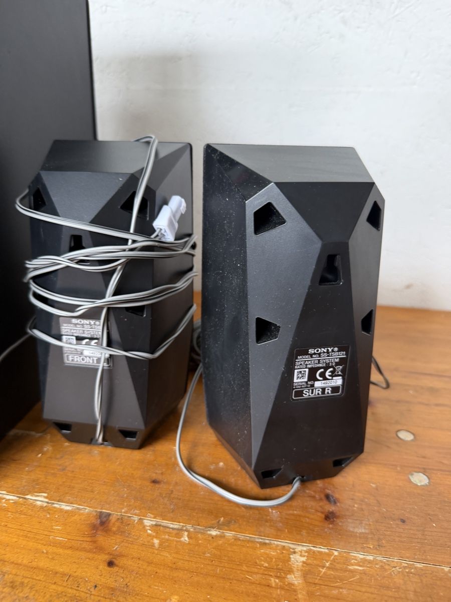 Sony Home Cinema: Sony 5.1 Lautsprecher-Set mit Subwoofer – Usato da Gurmels venduto da SwissShop21 7