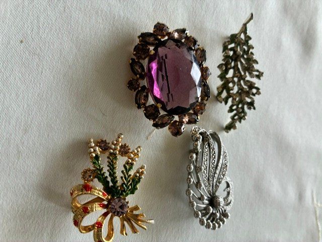 Broschen & Nadeln: 4 broches anciennes – Gebraucht aus Evilard von nenette01 1