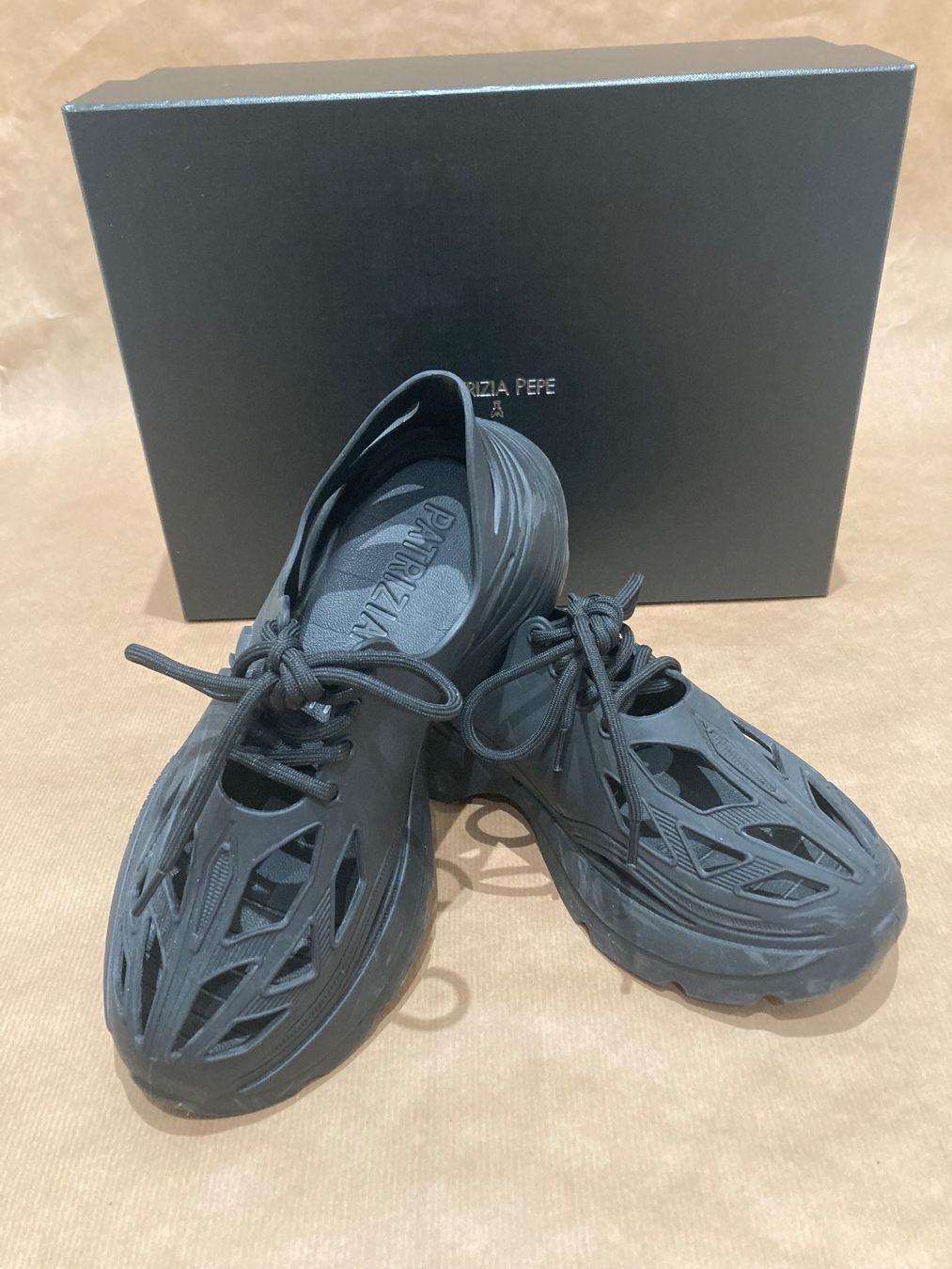 Patrizia Pepe Scarpe da donna: Patrizia Pepe sneaker no.35/36 – Usato da Paradiso venduto da Kayakara 1