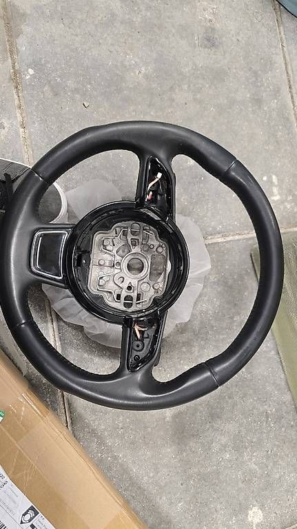 Tutti pezzi di ricambio auto: Audi orginal lenkrad mit airbag  – Usato da Rebstein venduto da san_rp8w 2