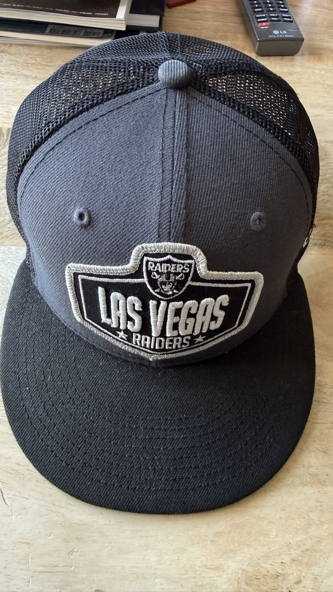 New Era Copricapi, berretti & cappellini: Casquette New Era - 7 1/2 – Usato da Sion venduto da kzal