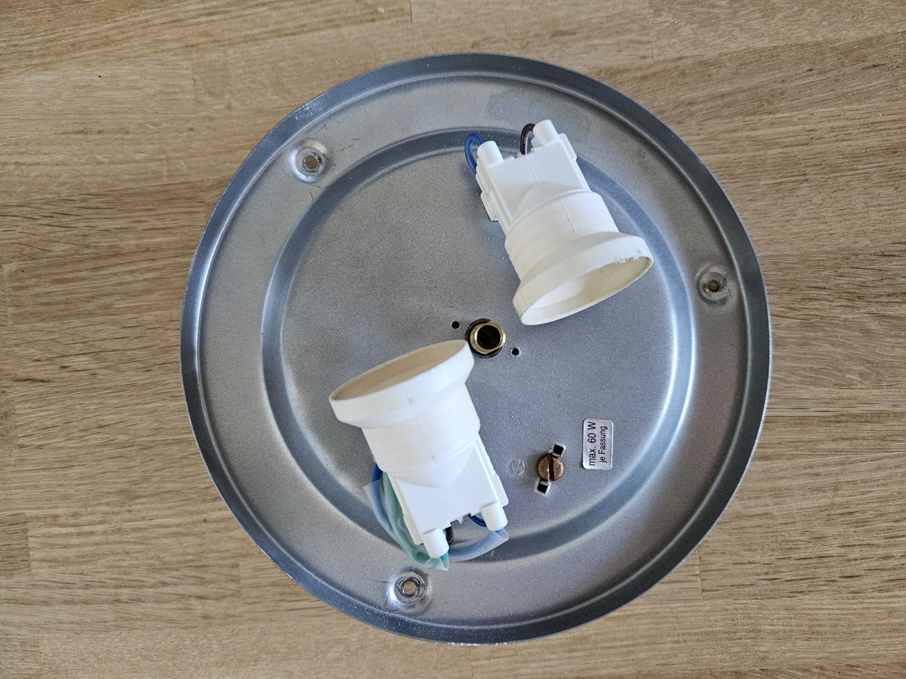 Kronleuchter & Deckenlampen: Deckenleuchte rund Metall weiss 2x E27 max. 60W neu – Gebraucht aus Bolligen von bry_7nby 1